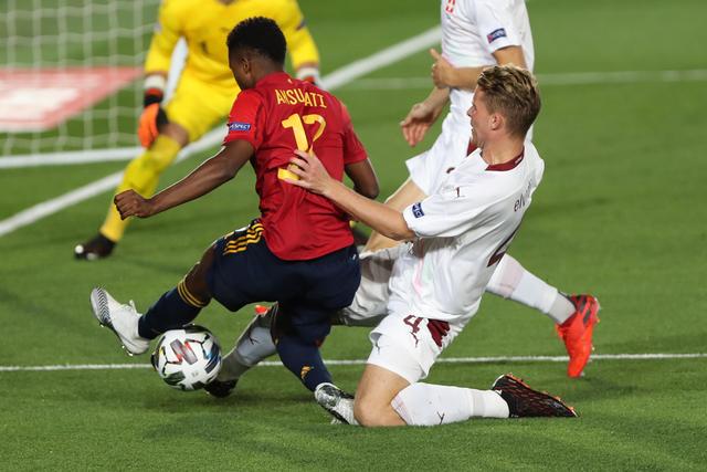 沃特斯40分广东胜山西 陈盈骏15+11广州胜福建